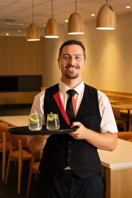 Spend $50 on Netflix card at Woolworths, Convert to 500 Qantas Points