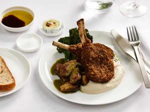 Qantas Invests in New Menus, Larger Meals and Premium Produce