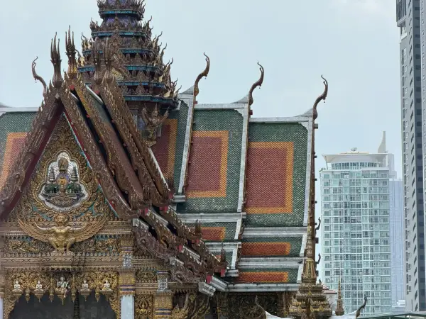 Singapore Airlines to Bangkok, Thailand from $662 Return (May - Dec 2026) - from Adelaide, Brisbane, Cairns, Darwin, Melbourne, Perth, Sydney promotional image