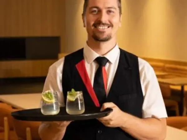Spend $50 on Netflix card at Woolworths, Convert to 500 Qantas Points
